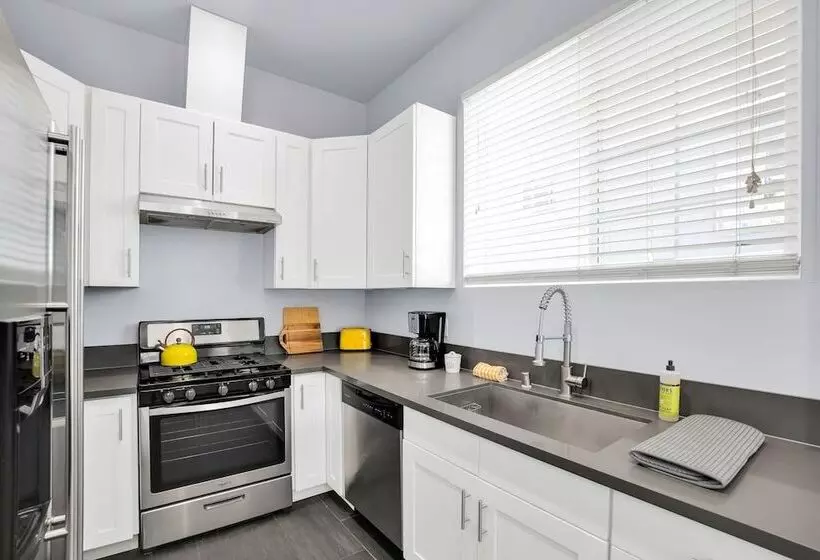 Hinds By Avantstay Duplex In North Hollywood
