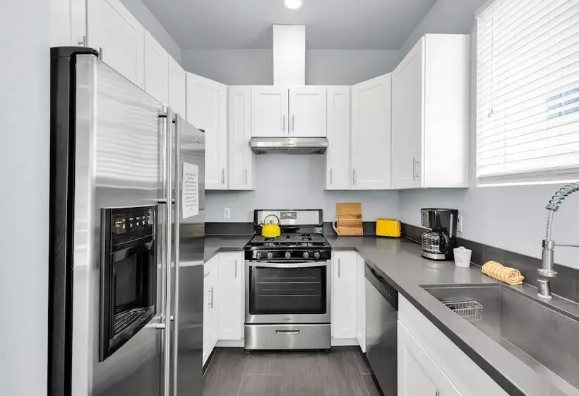 Hinds By Avantstay Duplex In North Hollywood
