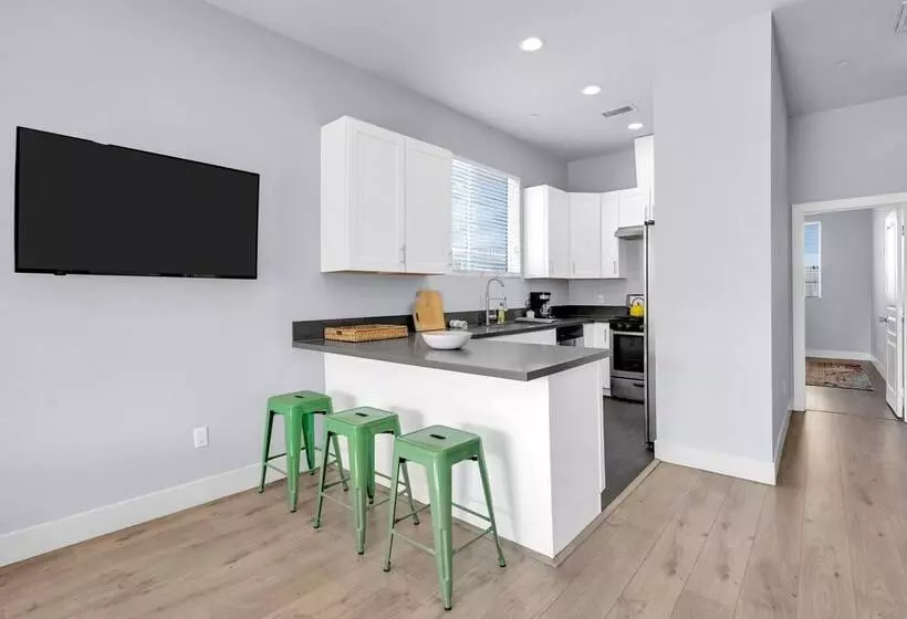 Hinds By Avantstay Duplex In North Hollywood