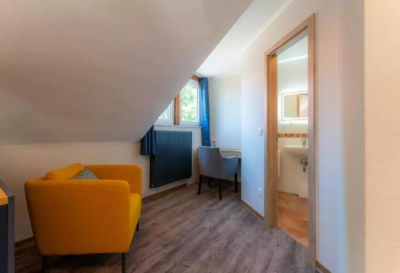 Hostelli Gasthof Neuhaus