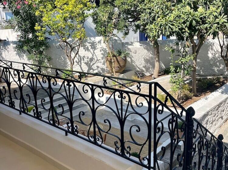 Отель Teresa Spetses