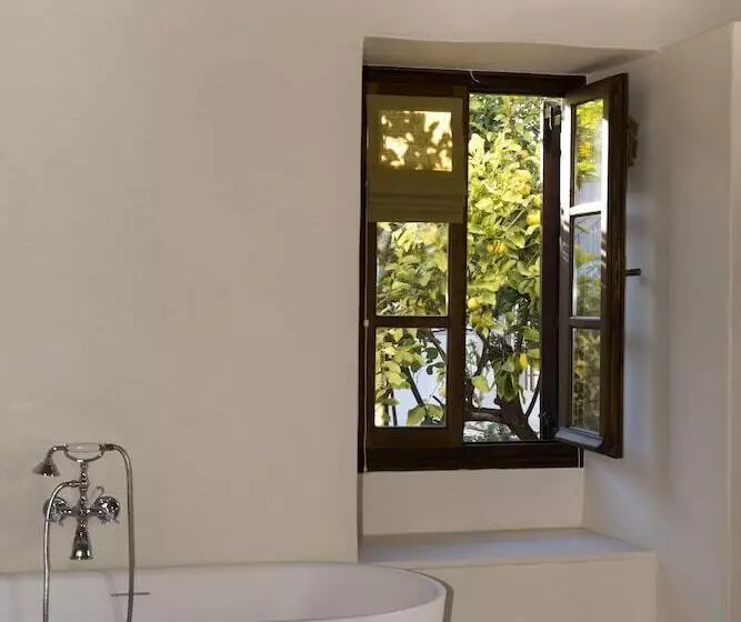 هتل Teresa Spetses