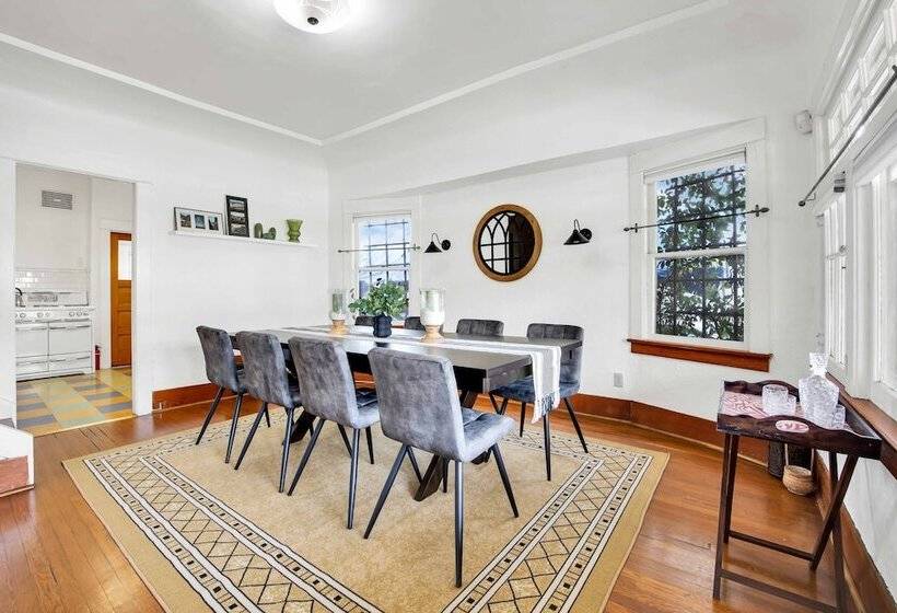 Kingsley By Avantstay Newly Furnished La Home