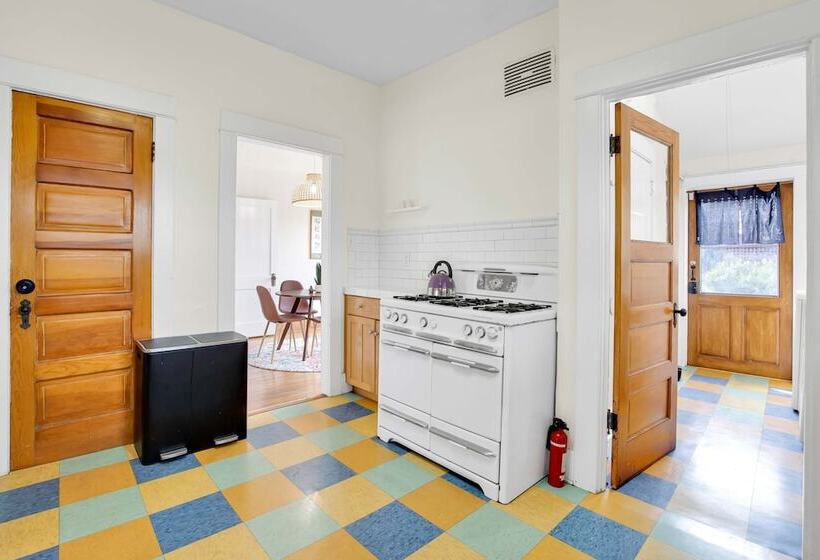 Kingsley By Avantstay Newly Furnished La Home