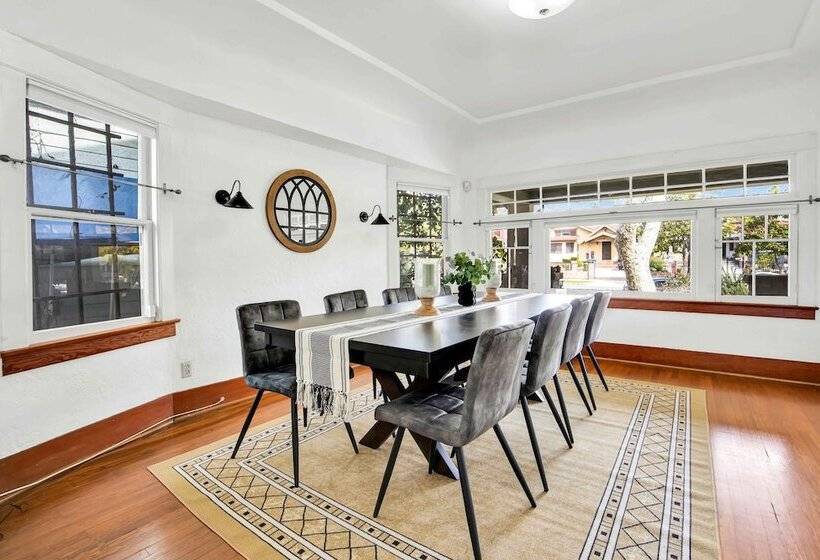 Kingsley By Avantstay Newly Furnished La Home