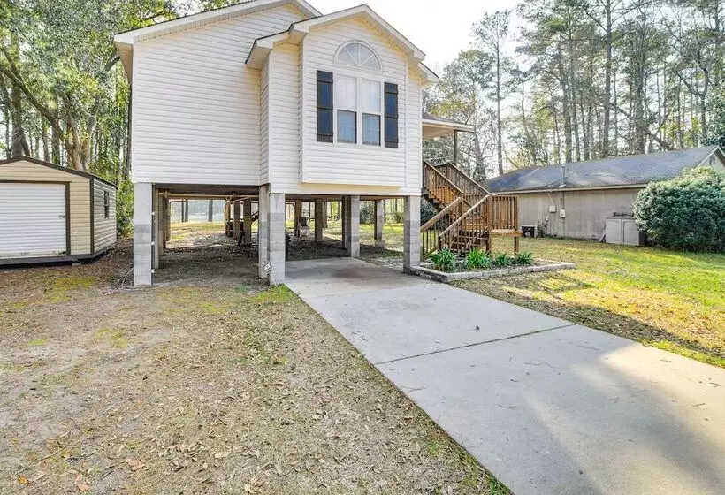 Lakeside Midway Home W/ Fire Pit & Lake Access!