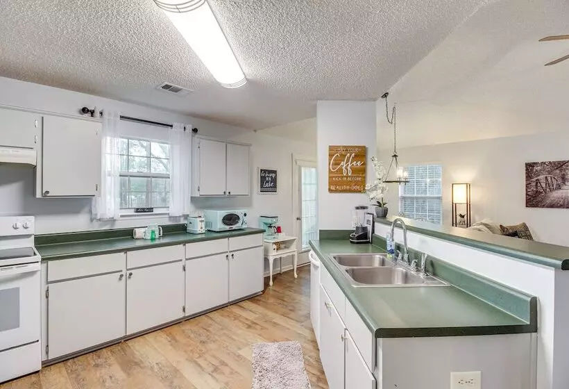 Lakeside Midway Home W/ Fire Pit & Lake Access!