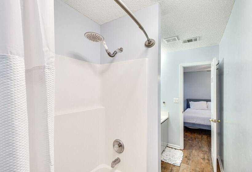 Lakeside Midway Home W/ Fire Pit & Lake Access!