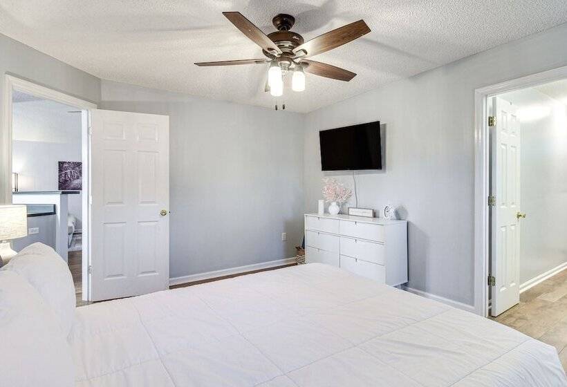 Lakeside Midway Home W/ Fire Pit & Lake Access!