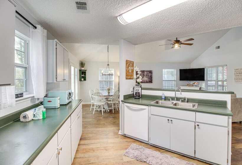 Lakeside Midway Home W/ Fire Pit & Lake Access!