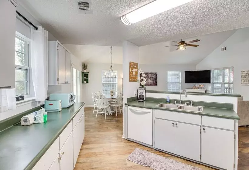Lakeside Midway Home W/ Fire Pit & Lake Access!