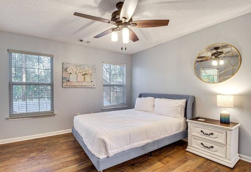 Lakeside Midway Home W/ Fire Pit & Lake Access!