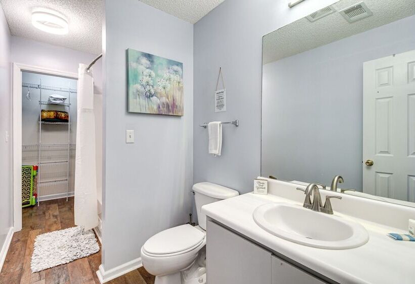 Lakeside Midway Home W/ Fire Pit & Lake Access!