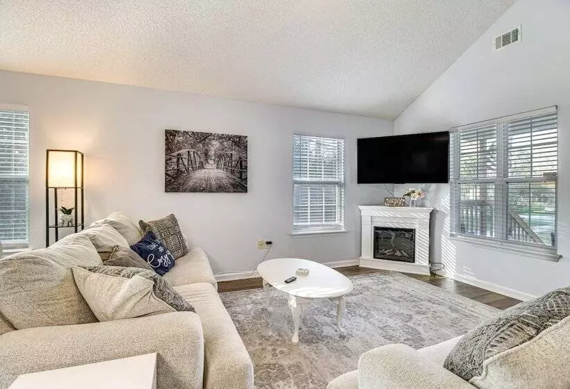 Lakeside Midway Home W/ Fire Pit & Lake Access!