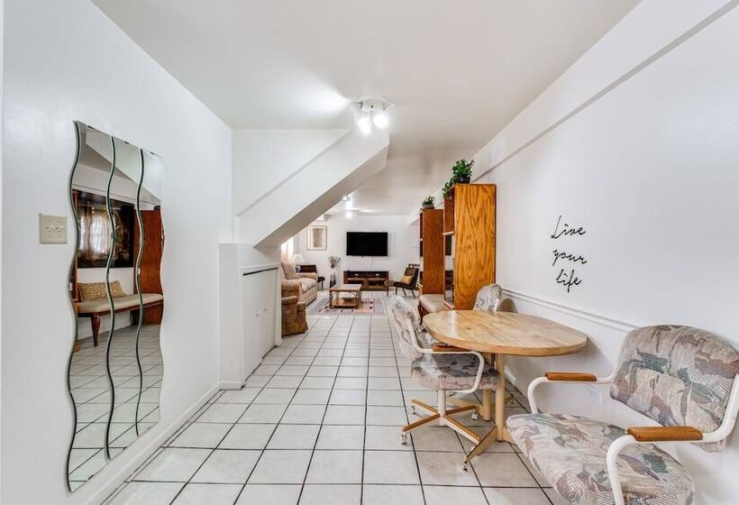 Markham Retreat Near Parks ~ 24 Mi To Chicago!