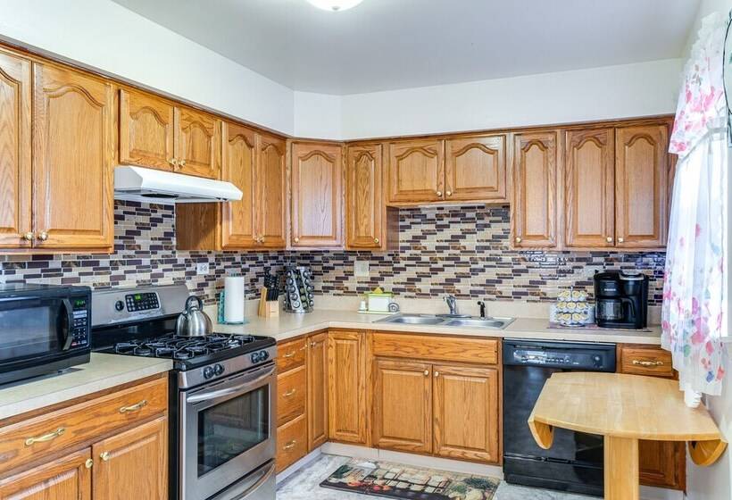 Markham Retreat Near Parks ~ 24 Mi To Chicago!