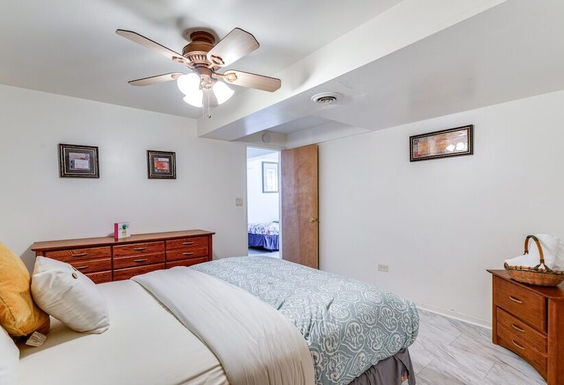 Markham Retreat Near Parks ~ 24 Mi To Chicago!