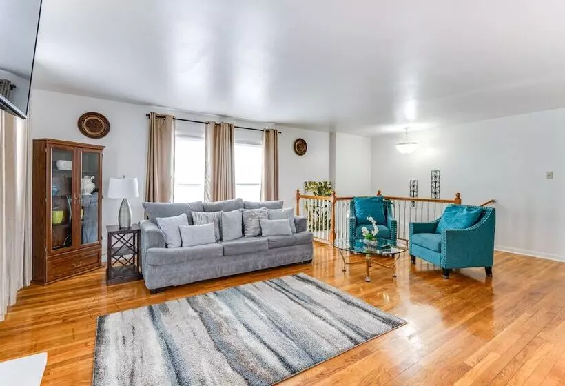 Markham Retreat Near Parks ~ 24 Mi To Chicago!