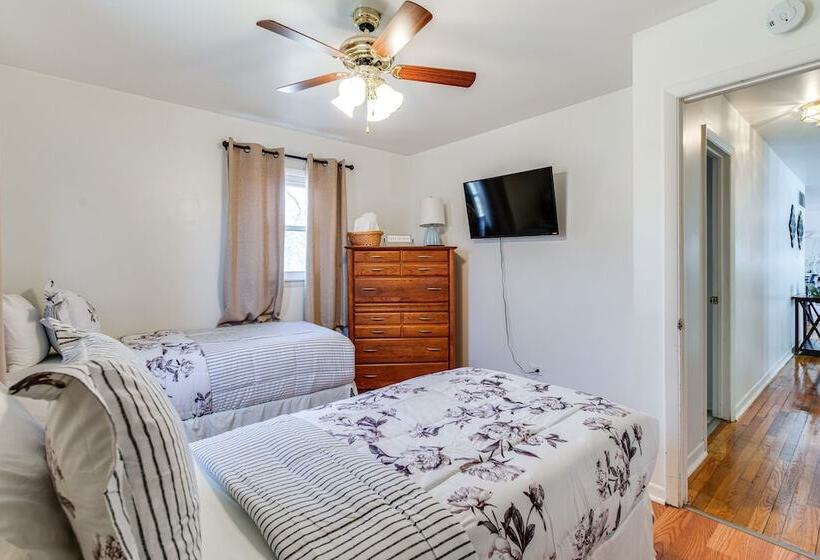 Markham Retreat Near Parks ~ 24 Mi To Chicago!