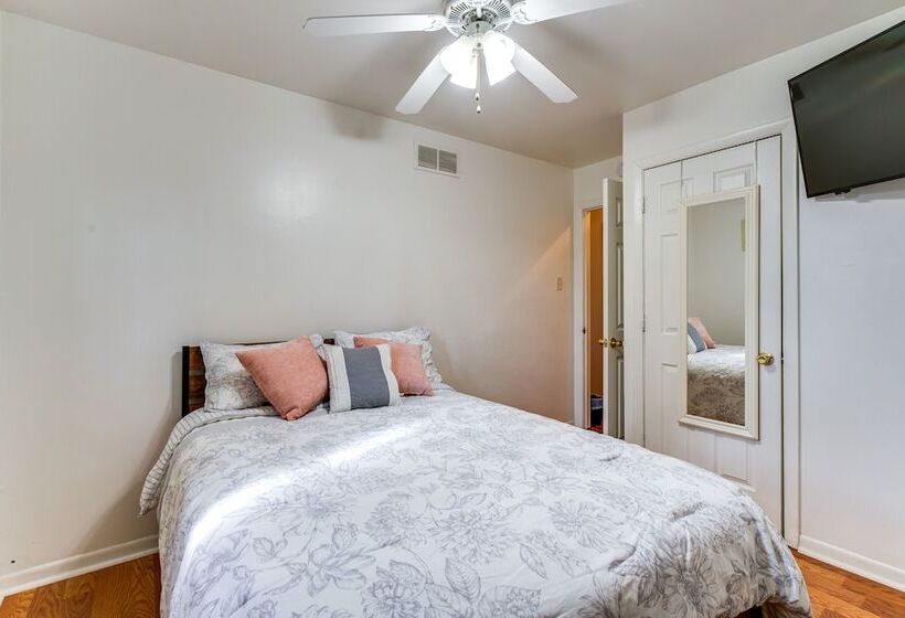 Markham Retreat Near Parks ~ 24 Mi To Chicago!