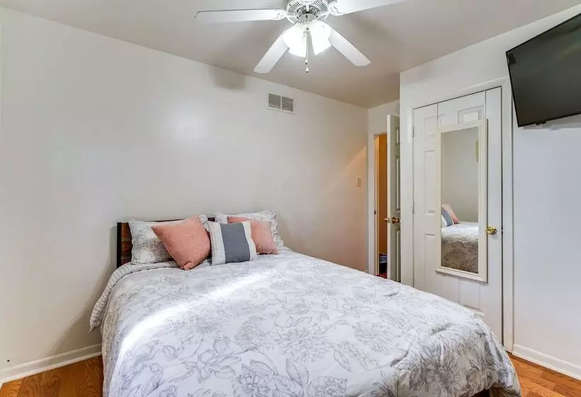 Markham Retreat Near Parks ~ 24 Mi To Chicago!