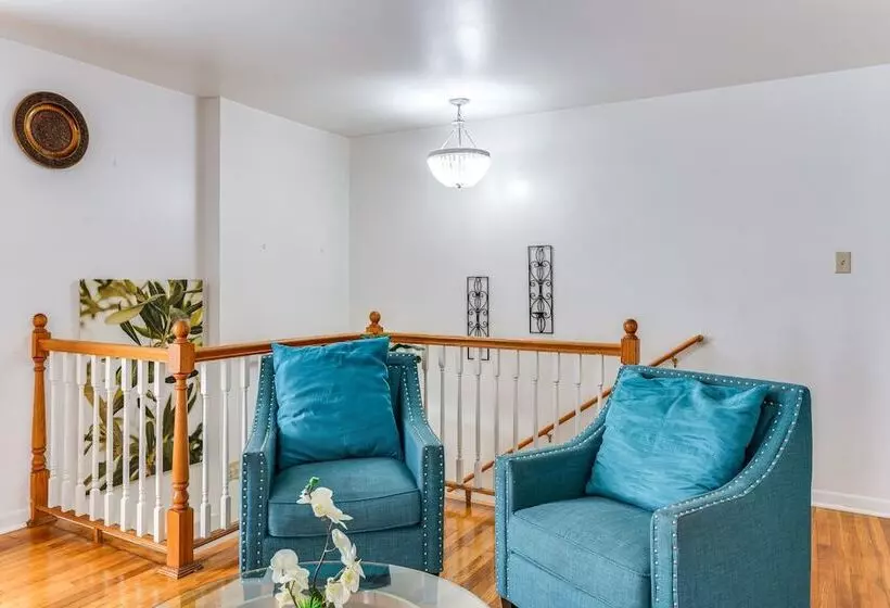 Markham Retreat Near Parks ~ 24 Mi To Chicago!