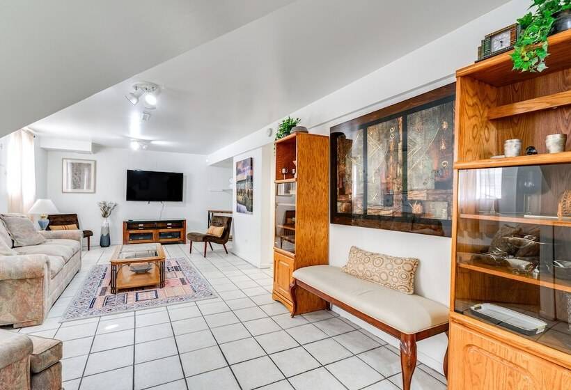 Markham Retreat Near Parks ~ 24 Mi To Chicago!