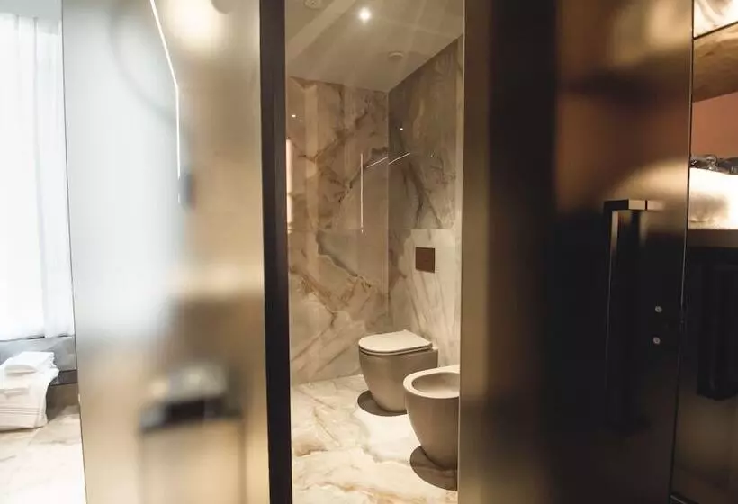 پانسیون Tritone Luxury Suites Fontana Di Trevi