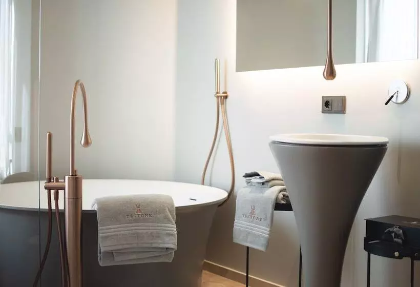 پانسیون Tritone Luxury Suites Fontana Di Trevi