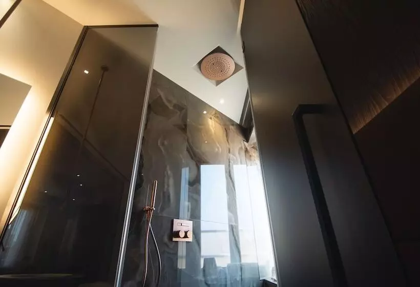 پانسیون Tritone Luxury Suites Fontana Di Trevi
