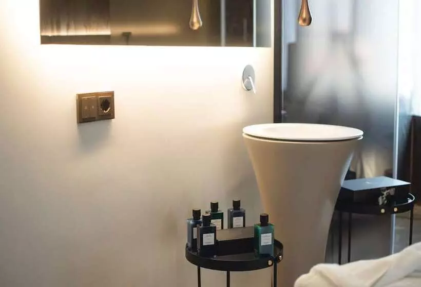 پانسیون Tritone Luxury Suites Fontana Di Trevi