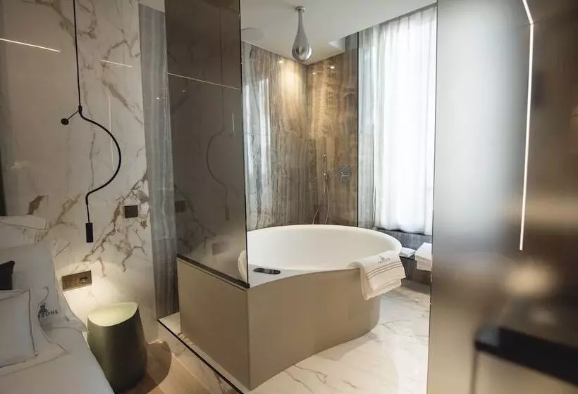 پانسیون Tritone Luxury Suites Fontana Di Trevi