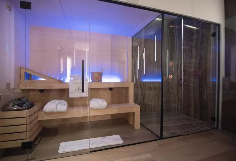 پانسیون Tritone Luxury Suites Fontana Di Trevi
