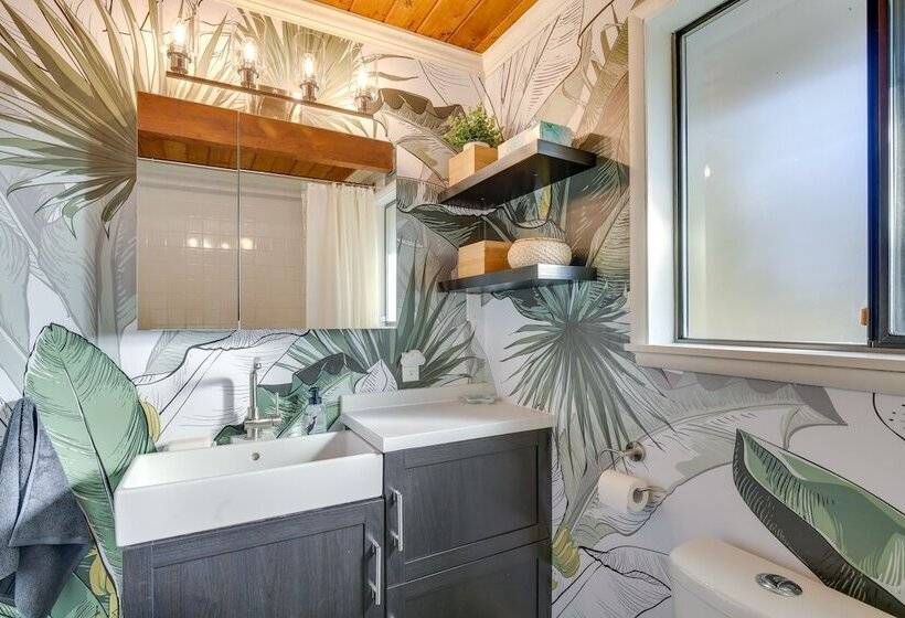 Renton Home W/ Fire Pit: Steps To Lake Access!