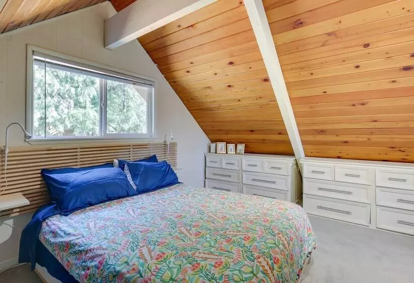 Renton Home W/ Fire Pit: Steps To Lake Access!