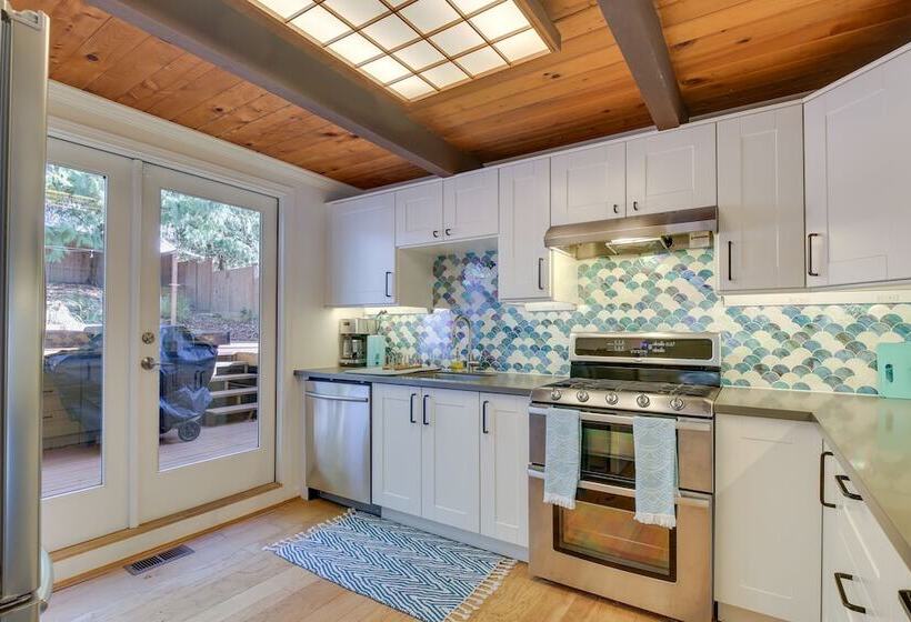 Renton Home W/ Fire Pit: Steps To Lake Access!