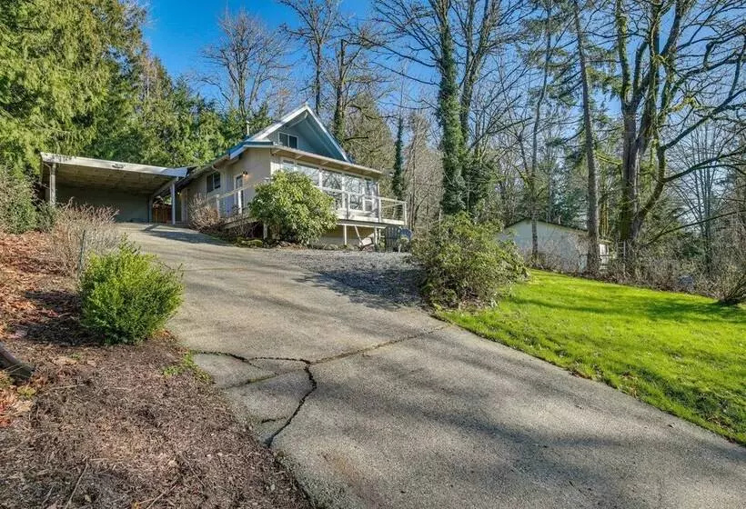Renton Home W/ Fire Pit: Steps To Lake Access!