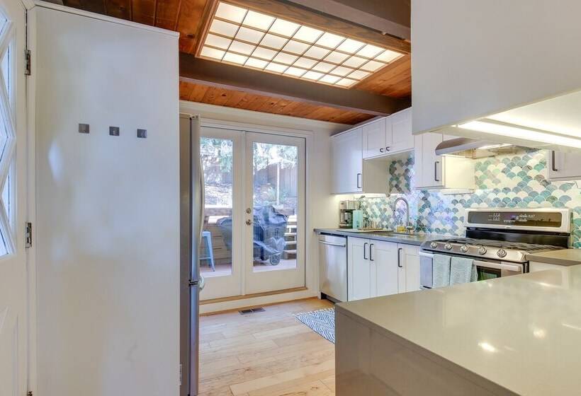 Renton Home W/ Fire Pit: Steps To Lake Access!