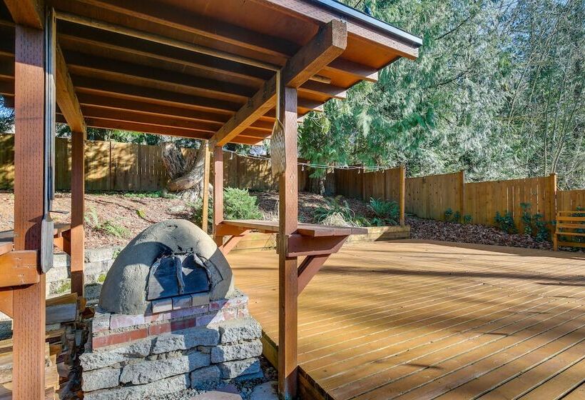 Renton Home W/ Fire Pit: Steps To Lake Access!