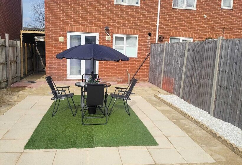 Резиденция Exquisite 3 Bed Royal Pearl Home In Greater London