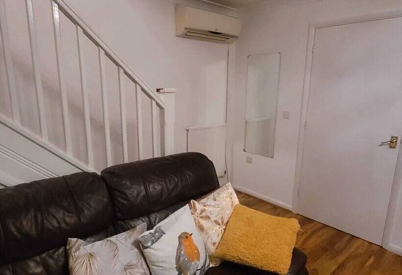 Резиденция Exquisite 3 Bed Royal Pearl Home In Greater London