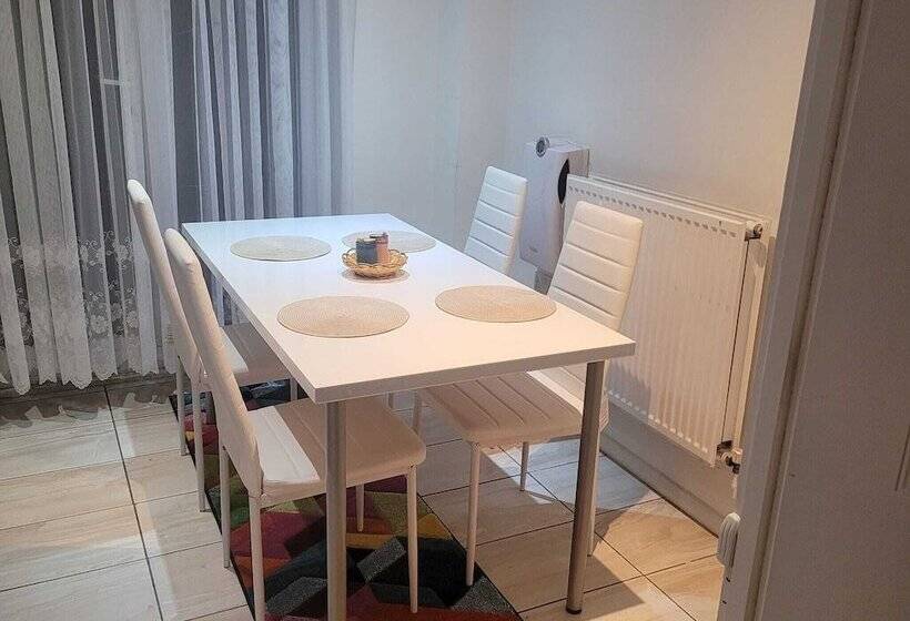 Резиденция Exquisite 3 Bed Royal Pearl Home In Greater London