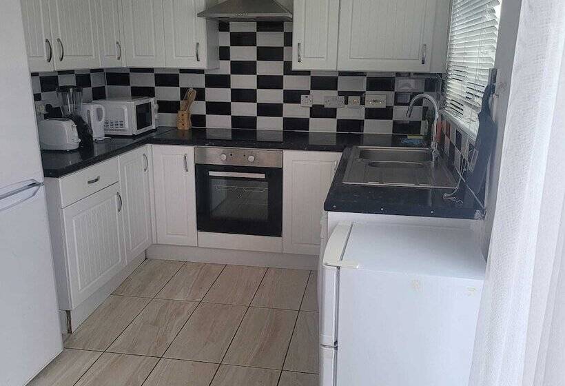 Резиденция Exquisite 3 Bed Royal Pearl Home In Greater London