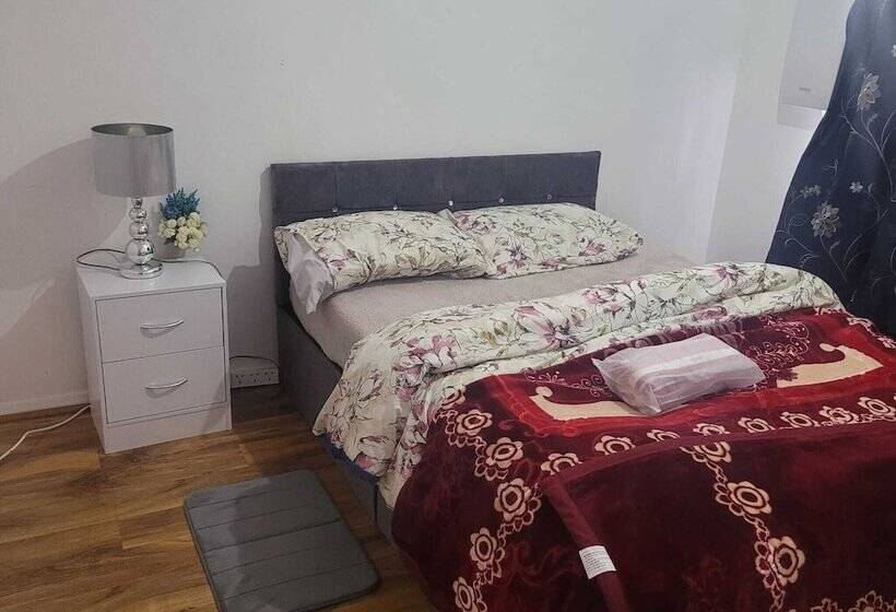 Резиденция Exquisite 3 Bed Royal Pearl Home In Greater London