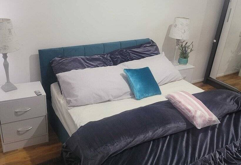 Резиденция Exquisite 3 Bed Royal Pearl Home In Greater London