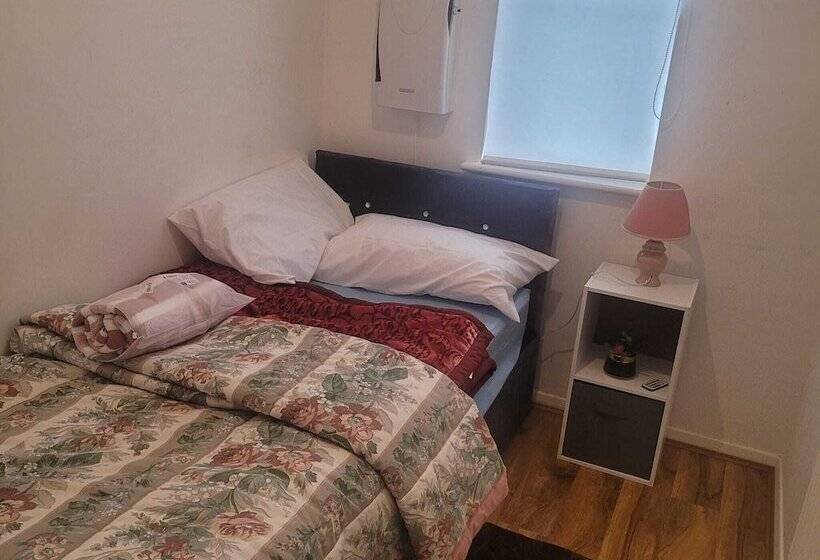 Резиденция Exquisite 3 Bed Royal Pearl Home In Greater London