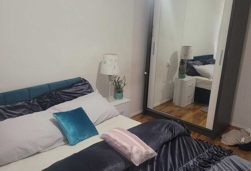 Резиденция Exquisite 3 Bed Royal Pearl Home In Greater London