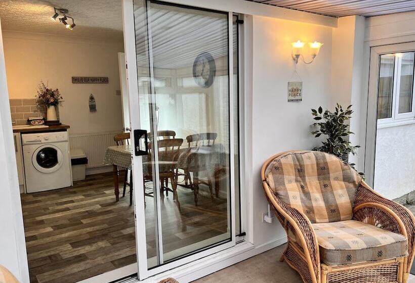 レジデンス Blue Sky  2 Bedroom Enclosed Garden Parking, Wifi