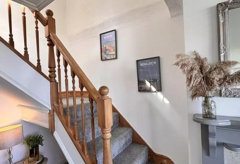 Residenssi Blue Sky  2 Bedroom Enclosed Garden Parking, Wifi