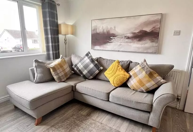 Residenssi Blue Sky  2 Bedroom Enclosed Garden Parking, Wifi